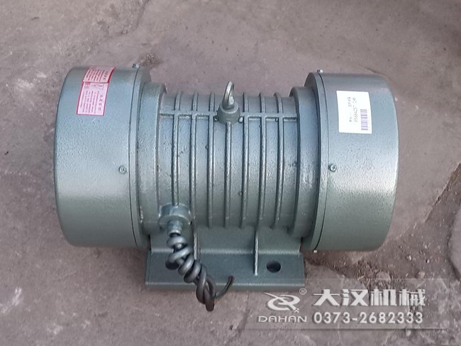 VB振動電機(jī)的選型要根據(jù)所匹配產(chǎn)品需要的激振大小，進(jìn)行選擇。