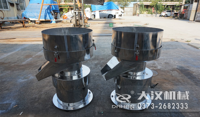 不銹鋼涂料振動篩是一種比較受用戶歡迎的產(chǎn)品之一，主要優(yōu)勢耐酸堿，不生銹，使用壽命長。